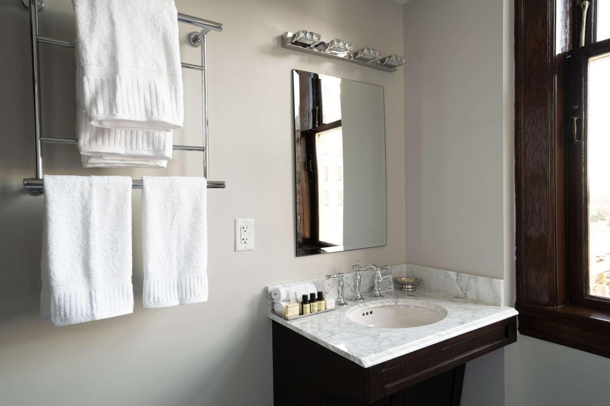 The Esquire Hotel Downtown Gastonia, Ascend Hotel Collection Buitenkant foto